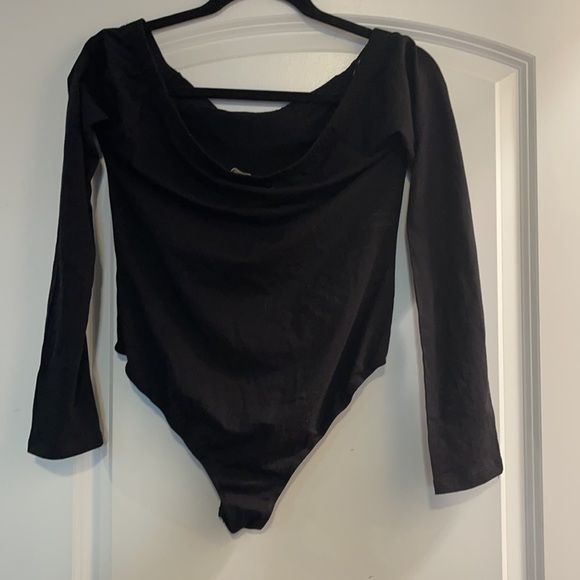 Hearts & Hips large black off shoulder bodysuit - Picture 2 of 2